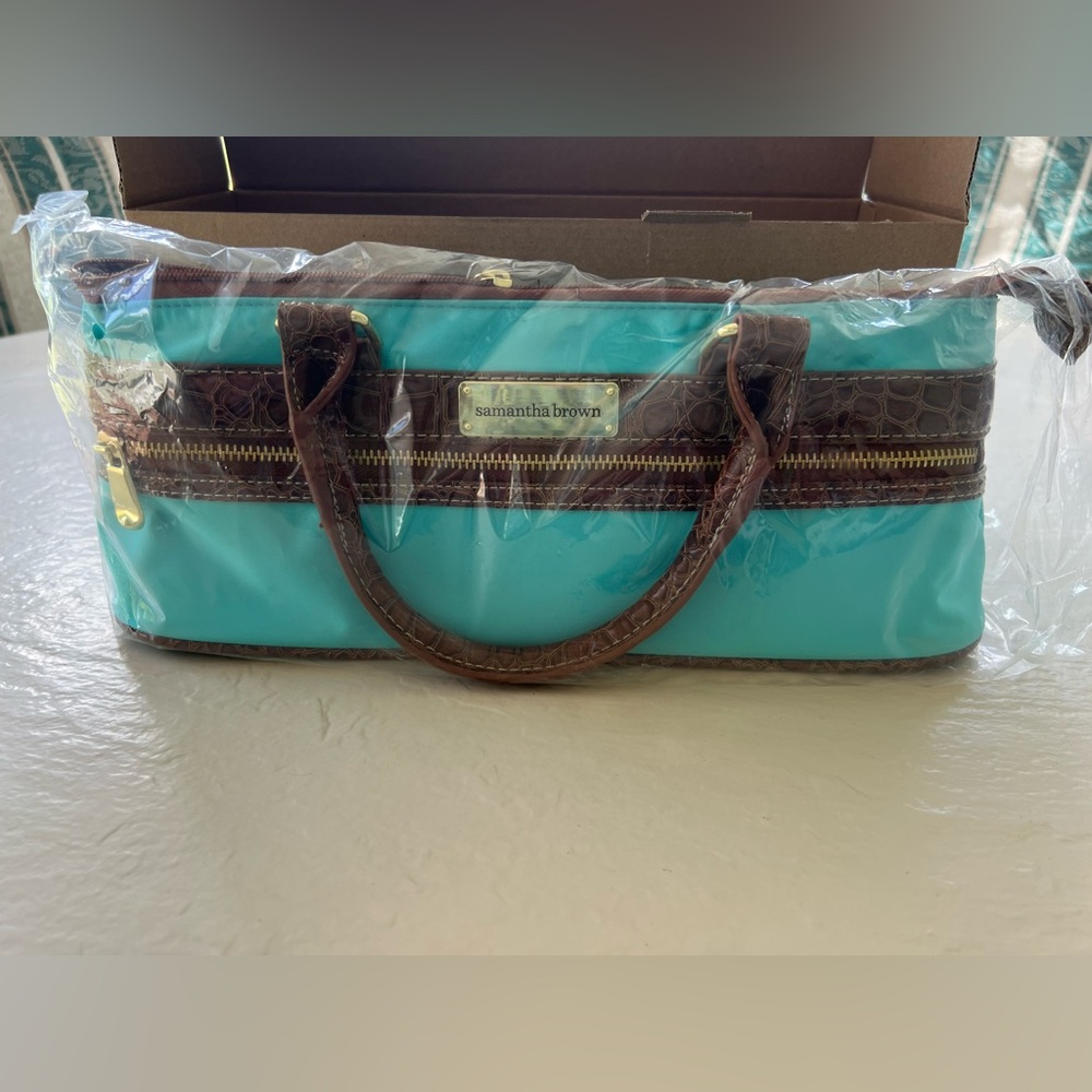 NEW IN BOX Samantha Brown Wine Purse